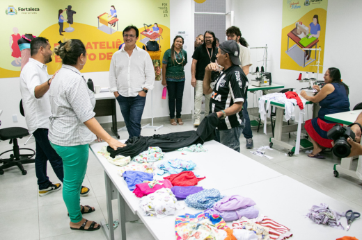 Imagem: Foto da visita ao ateliê de costura do CUCA Pici