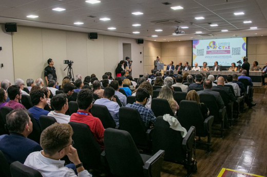 Imagem: Foto da plateia presente no evento