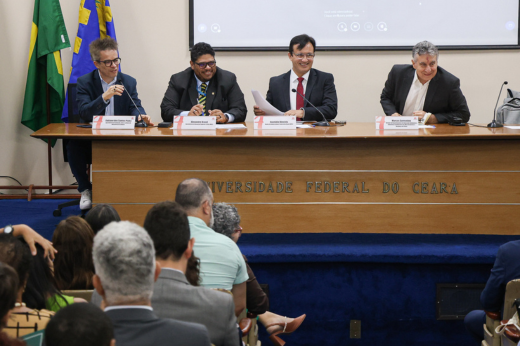 Imagem: Foto da mesa da reunião do Conselho Pleno da ANDIFES