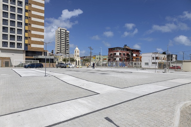 O espaço de mais de 2 mil metros quadrados, que está em fase de finalização das obras, é destinado a apresentações culturais e artísticas de diversas linguagens (Foto: Guilherme Silva / UFC Informa) Fotografia de obra da praça provisória cultural São Pedro (Foto: Guilherme Silva / UFC Informa)