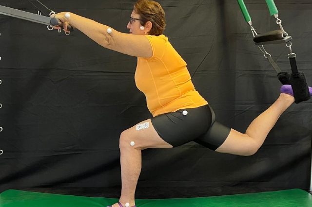 Imagem: Mulher fazendo exercício de Pilates 
