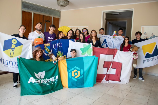 Com a mudança, a Pró-Reitoria de Relações Institucionais (Prointer) assume a responsabilidade de acompanhar as ações de criação e funcionamento das EJs (Foto: Gladson Caldas / UFC Informa) Imagem: Grupo de alunos integrantes de empresas juniores