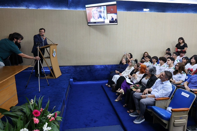 O reitor Custódio Almeida enfatizou o atraso histórico que temos na sociedade quando o assunto é igualdade de gênero (Foto: Viktor Braga/Secom-UFC) ft 251201 custodio gr