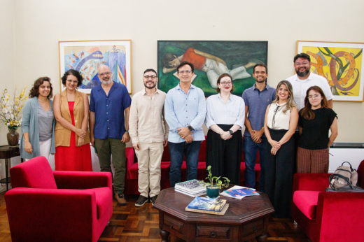 Imagem: Foto posada dos dirigentes da UFC com a presidente do Cedef Ceará, Mariana Oliveira do Rêgo