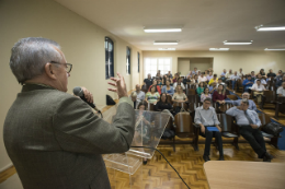 Imagem: Reitor fala aos participantes do encontro