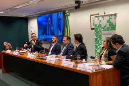 Imagem: Mesa de audiência pública na Câmara dos Deputados (Foto: divulgação)