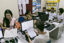 Imagem: Para o atendimento mais eficiente, a Agência de Estágios orienta os estudantes a comunicar previamente quando não puderem comparecer na data agendada e, assim, abrir vaga para outro colega (Foto: Ribamar Neto/UFC)