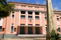 Fachada da Faculdade de Direito da UFC