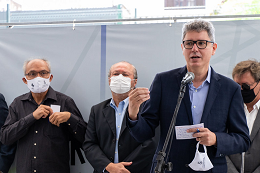 Imagem: Antes mesmo da inauguração do Condomínio, a UFC deu início às articulações para a construção de projetos em parceria, conforme disse no evento o pró-reitor de Relações Internacionais e Desenvolvimento Institucional e presidente do Comitê Gestor do equipamento, Prof. Augusto Albuquerque (Foto: Viktor Braga/UFC)