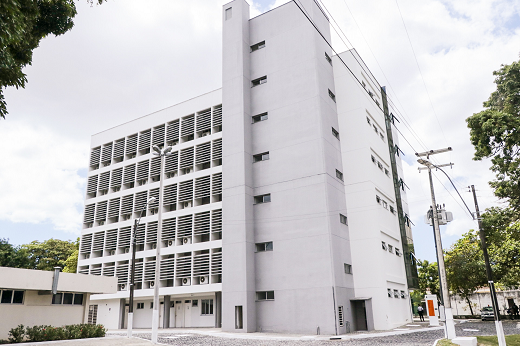 Imagem: Fachada do prédio do Condomínio de Empreendedorismo e Inovação abrigará duas das quatro spin-offs incubadas pelo Parque Tecnológico (Foto: Ribamar Neto/UFC Informa)