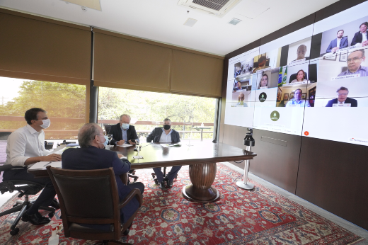 Imagem: Solenidade de assinatura dos memorandos também foi acompanhada remotamente por outros players do hub (Foto: Carlos Gibaja/Governo do Ceará)