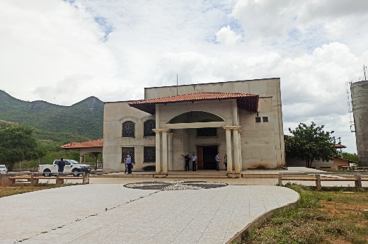 Imagem: Fachada do teatro do Campus Jardim de Anita (Foto: Lady Dayana Oliveira)