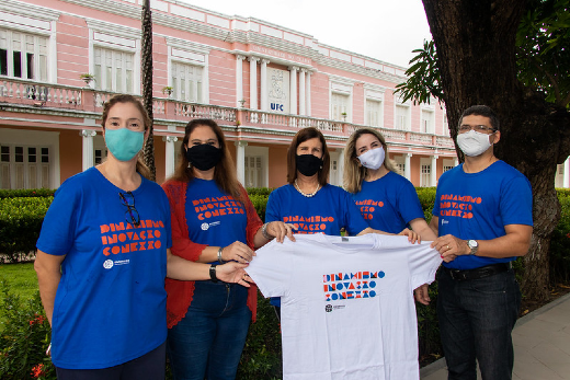 Imagem: Equipe da PREX apresenta a camisa oficial dos EU 2020 (Foto: Viktor Braga/UFC)