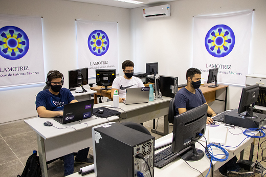 Imagem: A obra no prédio 732 beneficia tanto o Laboratório de Eficiência Energética em Força Motriz (foto), do Departamento de Engenharia Elétrica, quanto o laboratório Spiral, do Departamento de Engenharia de Teleinformática (Foto: Ribamar Neto / UFC Informa)