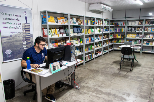 Imagem: Livraria da Imprensa Universitária está localizada na Av. da Universidade, 2932, Benfica (Foto: UFC Informa)