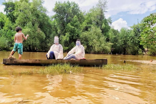 Imagens: As entrevistas com crianças foram feitas em comunidades urbanas e rurais, incluindo comunidades indígenas, de difícil acesso (Foto: acervo pessoal)