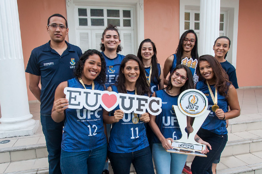 Imagem: grupo de estudantes desportistas da UFC