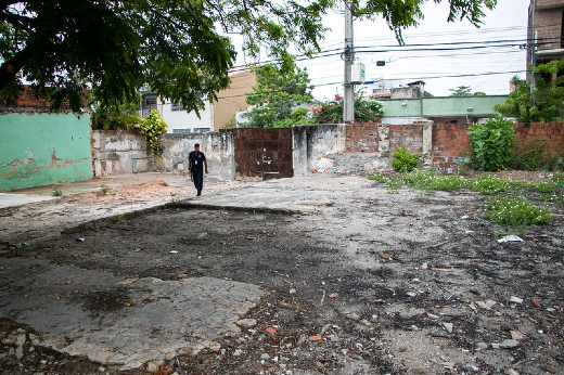 Imagem: O terreno passará por obras de adaptação, como limpeza e nivelamento, para uso imediato (Foto: Ribamar Neto/UFC)