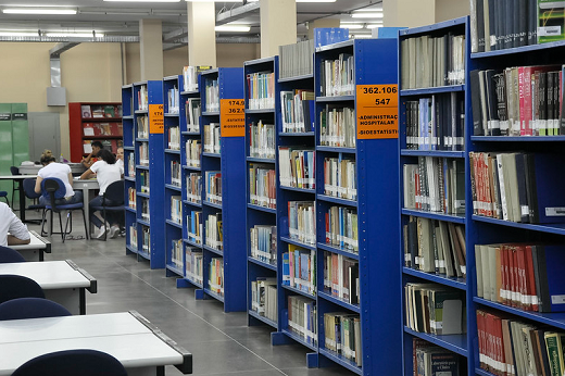 Imagem: As bibliotecas em Fortaleza e no interior vão funcionar nas férias, mas com horários reduzidos (Foto: Guilherme Braga)