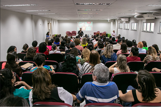 Imagem:  O reitor Custódio Almeida participou do encontro que tratou de integração, humanização e pertencimento institucional (Foto: Ribamar Neto/UFC)