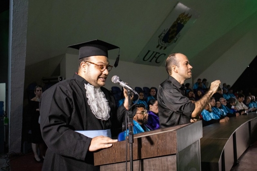 Imagem: Victor Brandão, do Curso de Pedagogia, foi o orador discente (Foto: Ribamar Neto/UFC)