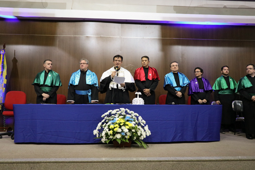 Imagem: Integrantes da administração superior e docentes do Campus de Sobral participaram da cerimônia (Foto: Ribamar Neto/UFC)