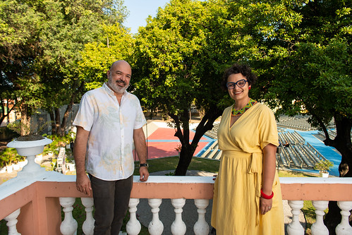 Imagem: O pró-reitor de Cultura, Prof. Sandro Gouveia, e a pró-reitora adjunta, Profª Glícia Pontes, estão à frente da iniciativa junto com a equipe da Procult (Foto: Viktor Braga/UFC)