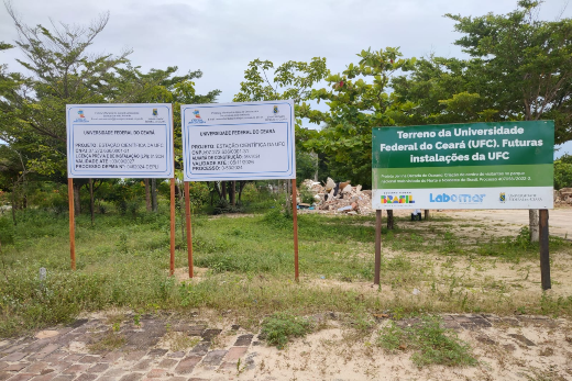 Imagem: O terreno da UFC já está sinalizado e pronto para receber as obras, após processo licitatório (Foto: Divulgação/LABOMAR) 