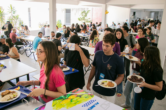 Imagem: Estudantes não vulneráveis precisarão apresentar uma declaração para acessar o RU durante as férias (Foto: Ribamar Neto/UFC)