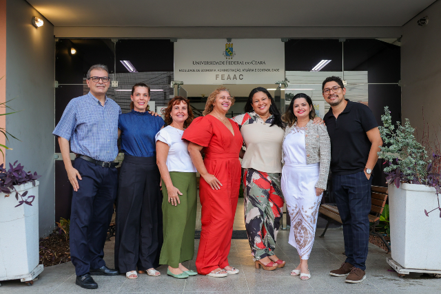 Imagem: membros do curso de graduação em Secretariado Executivo da UFC