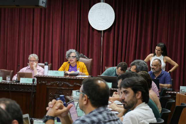 Aprovação dos projetos pedagógicos foi feita na reunião do CEPE da última sexta-feira, 17 (Foto: Viktor Braga/UFC) Integrantes do CEPE reunidos no salão
