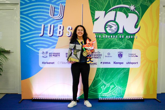 A estudante de Farmácia da UFC Letícia Farias venceu no futebol eletrônico (Foto: Alisson Frazão) A estudante de Farmácia da UFC Letícia Farias venceu no futebol eletrônico