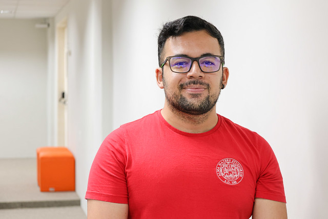 Willame Alberto, doutor em Engenharia Agrícola, é um dos integrantes da Bem-MAIS — Monitoramento Agropecuário Inteligente e Sustentável aplicado ao Bem-Estar Animal, projeto selecionada na modalidade pré-incubação (Foto: Viktor Braga/UFC Informa) ft 251021 onboarding3