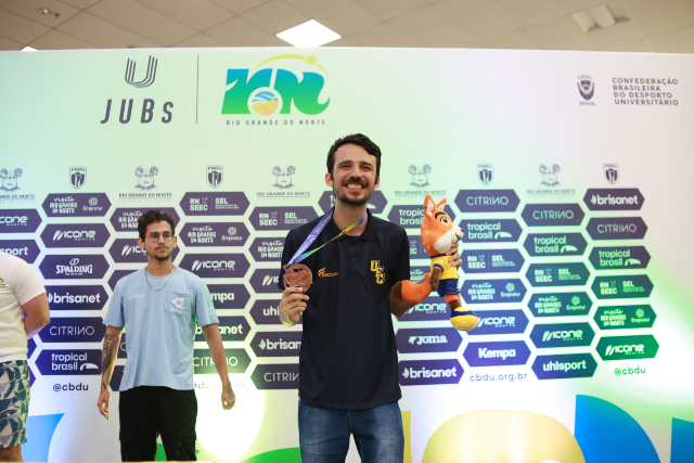 O estudante de Letras-Inglês da UFC Adriano Nunes levou a medalha de bronze no xadrez (Foto: Paulo José) O estudante de Letras-Inglês da UFC Adriano Nunes levou a medalha de bronze no xadrez