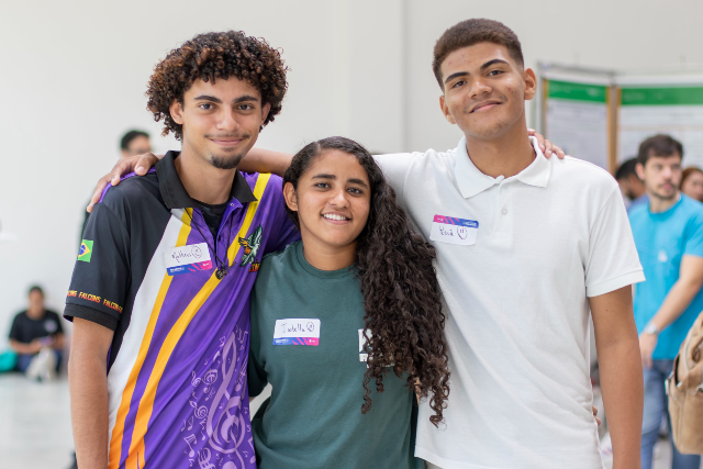 Matheus, Isabele e Cauã compartilham o mesmo sonho, ingressar numa universidade pública federal (Foto: Álvaro Graça/ Secom-UFC) Imagem: Estudantes de ensino médio