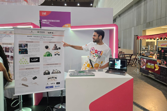 Allan George Bezerra, secretário do curso de Sistemas e Mídias Digitais (SMD), conquistou o primeiro lugar na categoria Invenções Acadêmicas do Salão do Inventor Cearense (Foto: Chico Gomes) Imagem: Allan George Bezerra, secretário do curso de Sistemas e Mídias Digitais (SMD), conquistou o primeiro lugar na categoria Invenções Acadêmicas do Salão do Inventor Cearense (Foto: Chico Gomes)