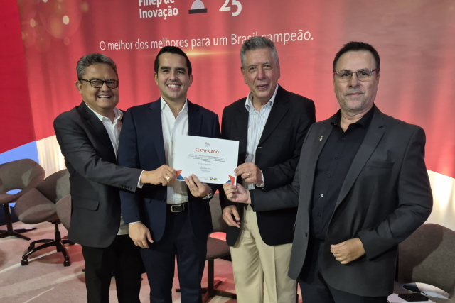 Imagem: Na foto, Ocivaldo Fernandes (ArgoTech), Gregory Beviláqua (ArgoTech), Luiz Antônio Elias (Finep) e prof. Enio Pontes (Lameff/UFC)