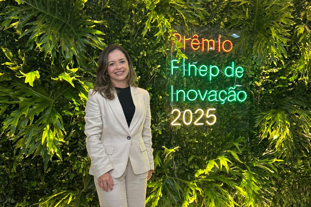 Imagem: A professora Kalyne Leal lidera o projeto de desenvolvimento de um nanofármaco para leishmaniose cutânea (Foto: acervo pessoal)