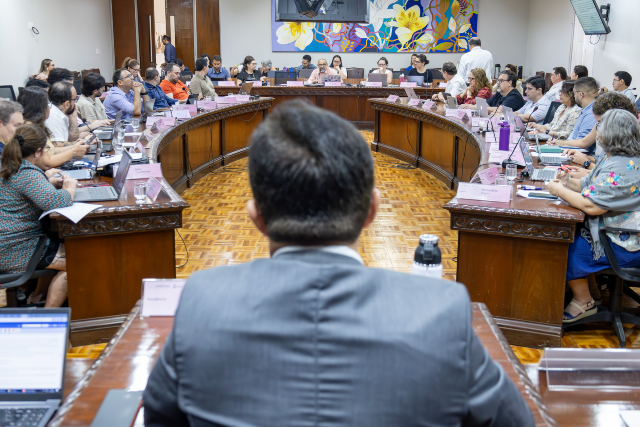 Além da ampla participação dos membros do Consuni, a pauta contou com a presença de estudantes de graduação da UFC (Foto: Guilherme Silva/Secom-UFC) ft 251205 consuni1 gr