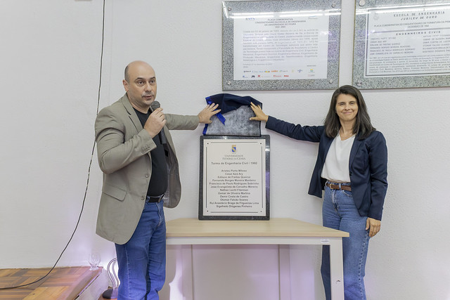 Imagem: professores descerram placa em homenagem à turma de 1960 da Escola de Engenharia do Ceará