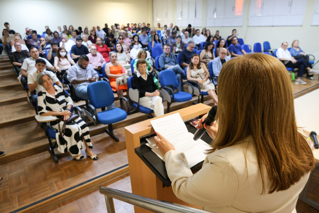 Imagem: auditório do Dena