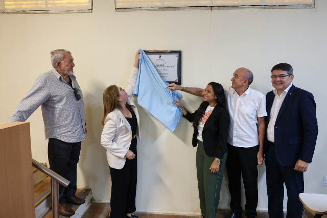 Imagem: Descerramento da placa do Auditório do Dena