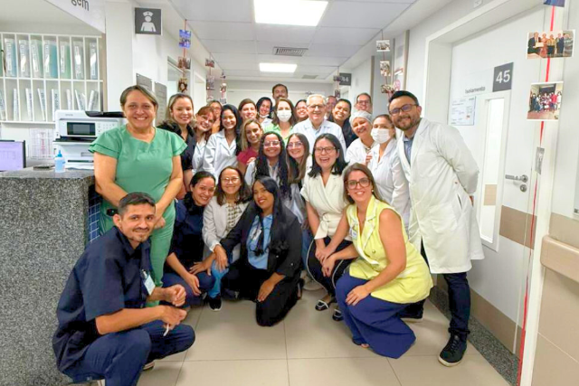 Imagem: Equipe do Serviço de Transplante de Medula Óssea do HUWC