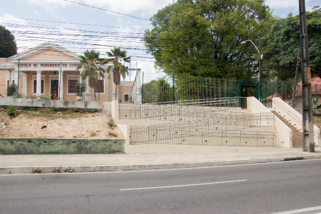 Imagem: Entrada de pedestres do campus do Pici pela avenida Mister Hull