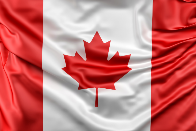Imagem: bandeira do Canadá, vermelha e branca com uma folha no meio.