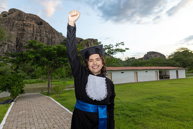 Várias medidas para alunas de graduação e pós-graduação têm estimulado a permanência das mulheres na universidade (Foto: Viktor Braga) Imagem: Várias medidas para alunas de graduação e pós-graduação têm estimulado a permanência das mulheres na universidade (Foto: Viktor Braga)