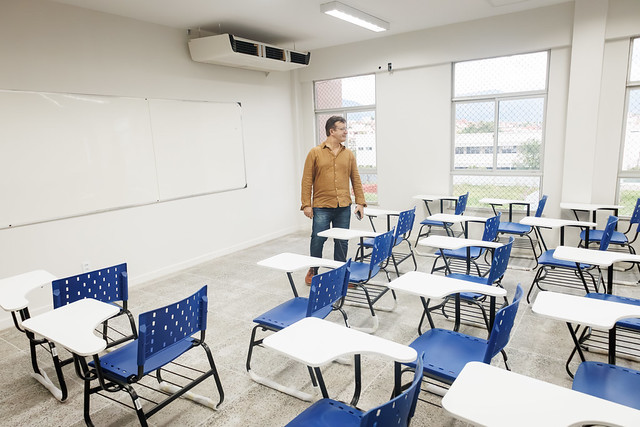 Imagem: O reitor pediu que a comunidade do campus cuide do novo bloco como se fosse a própria casa (Foto: Ribamar Neto/UFC)