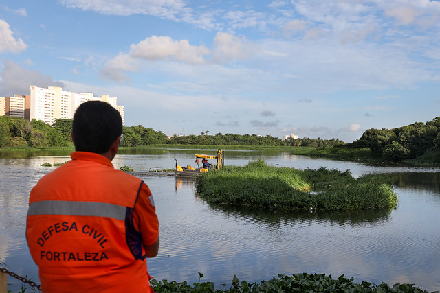Imagem: Foram retiradas 2.820 toneladas de resíduos nesta etapa de limpeza (Foto: Viktor Braga/UFC)