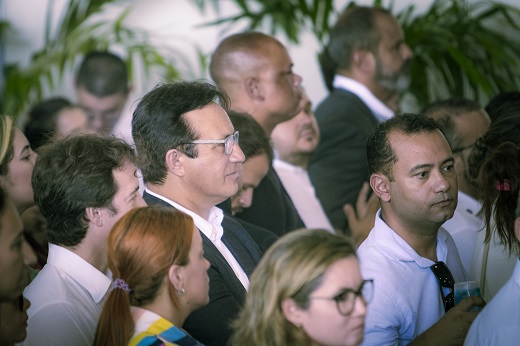 Imagem: Professor Custódio Almeida acompanhando a solenidade de criação do campus do ITA no Ceará. (Éden Barbosa/PROCULT)